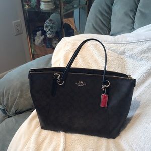 Coach hand bag, very gently used!